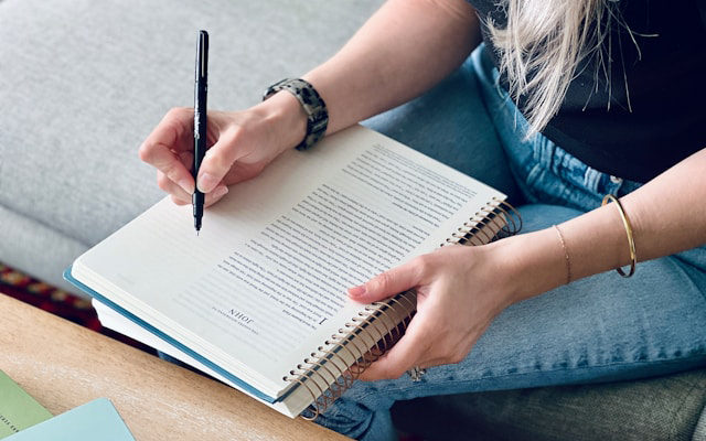 10 Cara Konsisten Belajar Bahasa Inggris Setiap Hari
