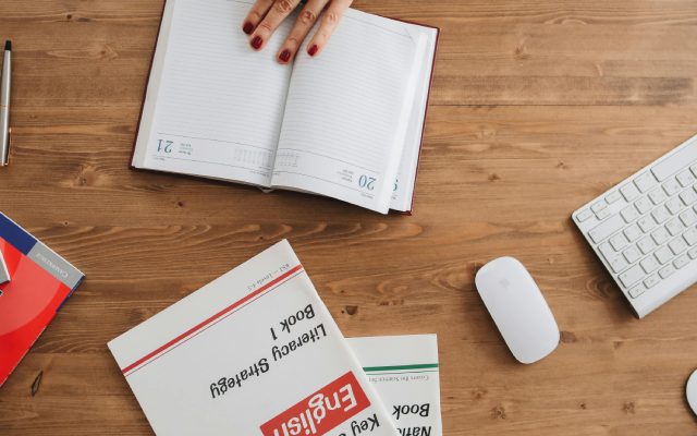 Apa Itu Adverbial Phrase dan Contoh Penggunaannya dalam Kalimat Bahasa Inggris