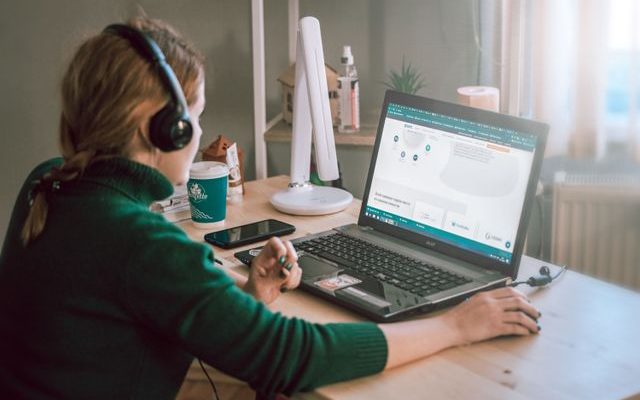 10 Website Belajar Listening Bahasa Inggris Terbaik untuk Pemula