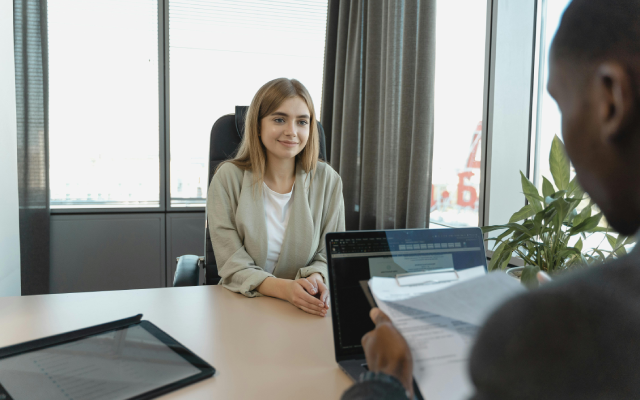 Contoh Teks Interview Bahasa Inggris yang Sering Ditanyakan & Jawaban yang Tepat