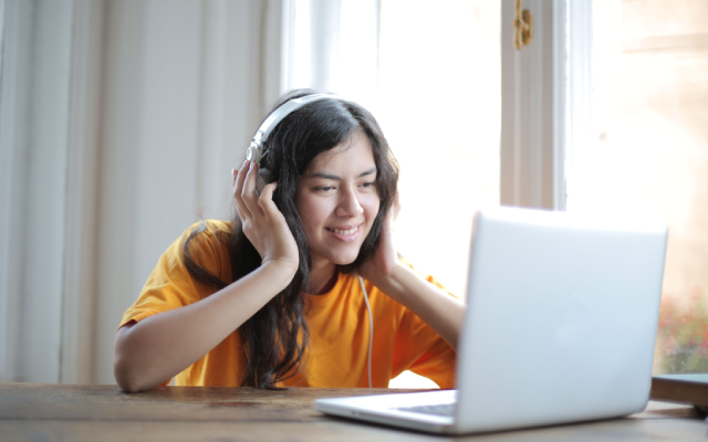 10 Rekomendasi Lagu Terbaik Buat Belajar Bahasa Inggris