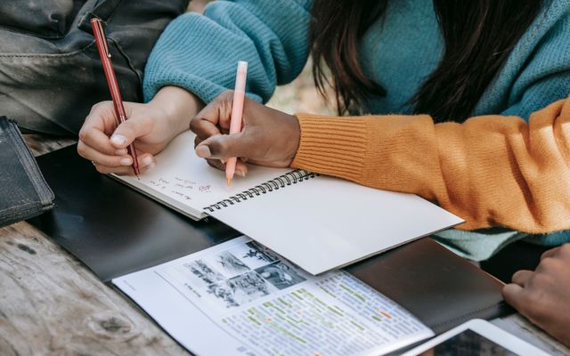 Belajar Apa itu Phrasal Verb dan Penggunaannya dalam Bahasa Inggris