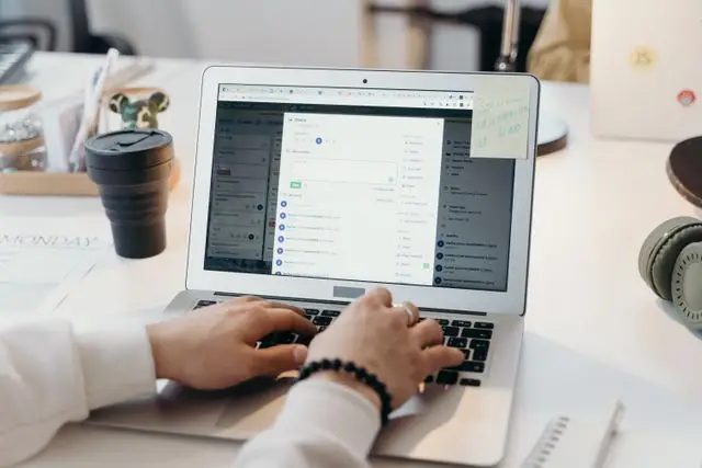 Cara Menulis Email Bahasa Inggris yang Tepat & Profesional