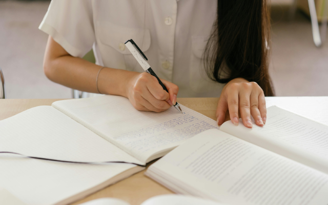 10 Cara Efektif Membuat Cerpen Berbahasa Inggris yang Menarik & Berkesan