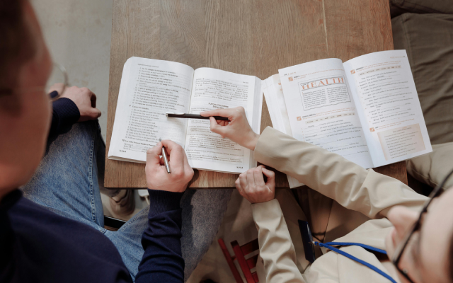 Future Tense dalam Bahasa Inggris: Rumus, Contoh Kalimat & Fungsinya