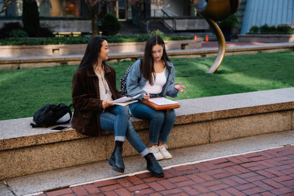 Perbedaan Penggunaan She, Her, dan Hers dalam Bahasa Inggris