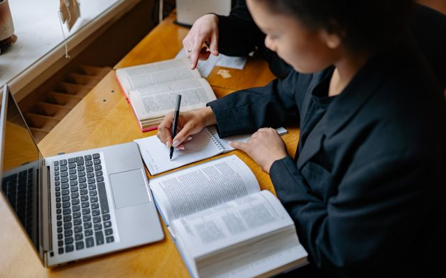 Ciri-ciri Teks Esai IELTS yang Terkesan Generalization dan Cara Mencegahnya