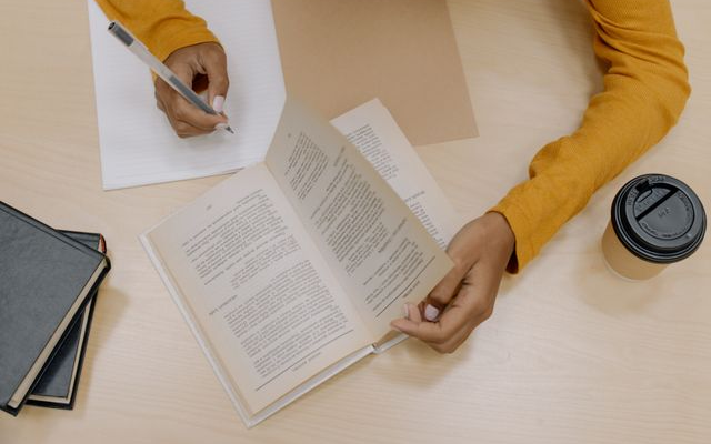 Perbedaan Penggunaan Conjunction dan Transition Words dalam Bahasa Inggris