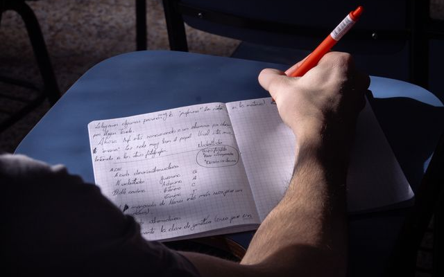 Perbedaan Bahasa Hokkien dan Mandarin yang Wajib Kamu Ketahui