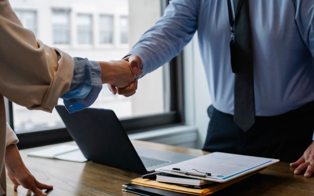 7+ Contoh Frasa Closing The Deal dalam Bahasa Inggris yang Wajib Dikuasai Sales!