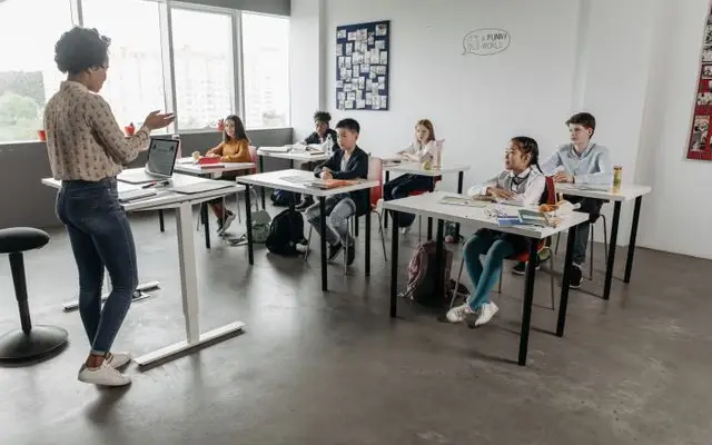 20+ School Activities dalam Bahasa Inggris Beserta Artinya