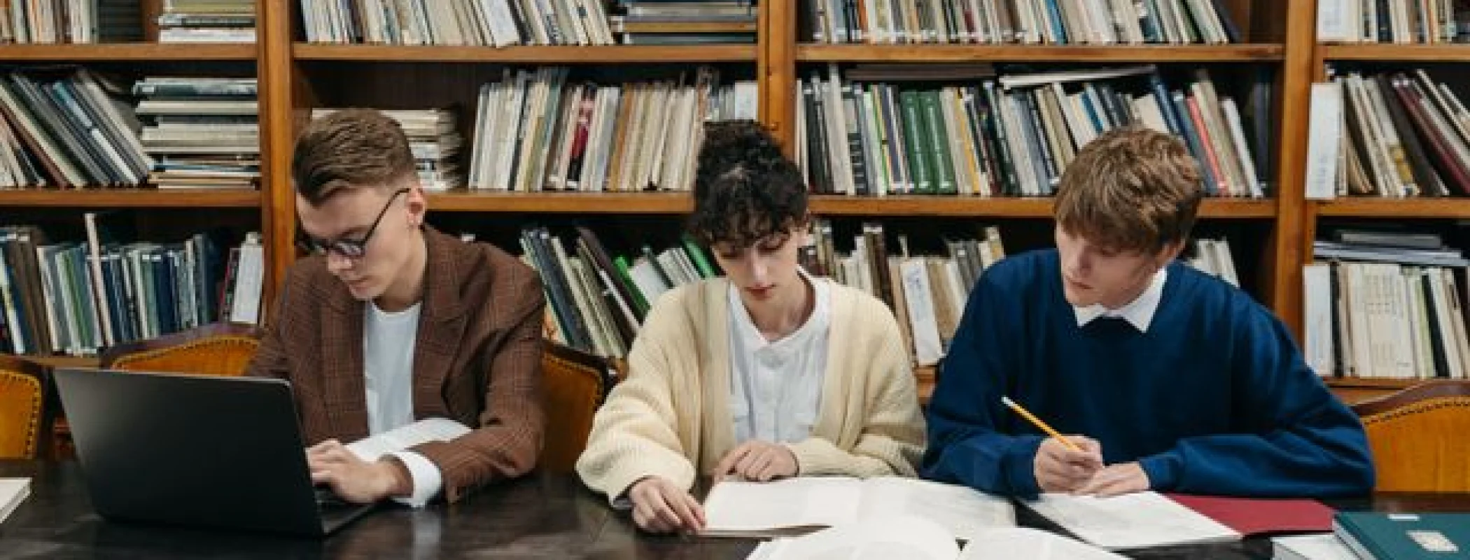 Because vs Because Of: Simak Perbedaan Penggunaannya dalam Bahasa Inggris