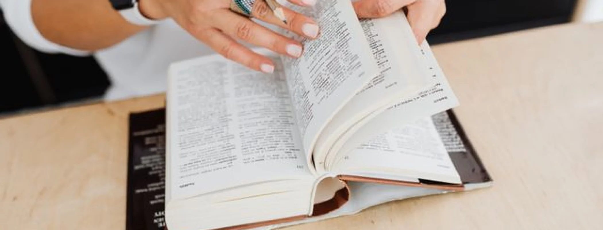 Reciprocal Pronoun adalah? Ini Definisi dan Contoh Kalimat yang Tepat