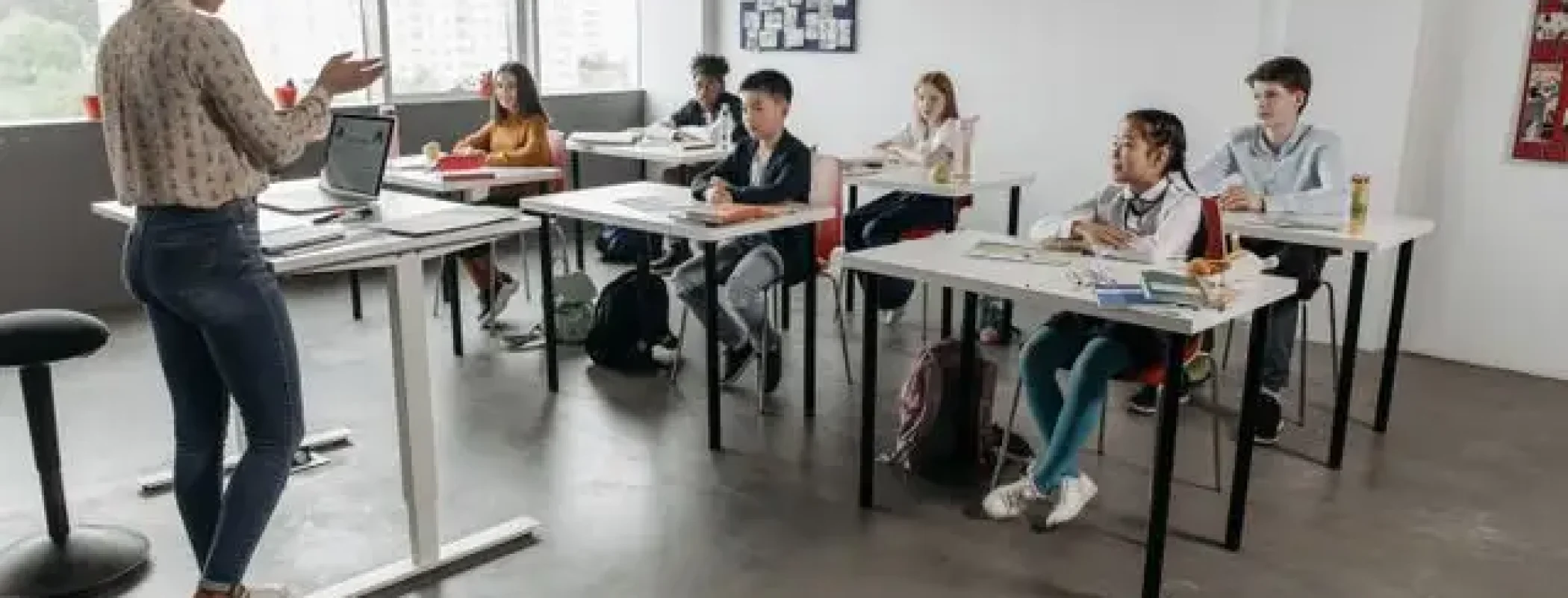 20+ School Activities dalam Bahasa Inggris Beserta Artinya
